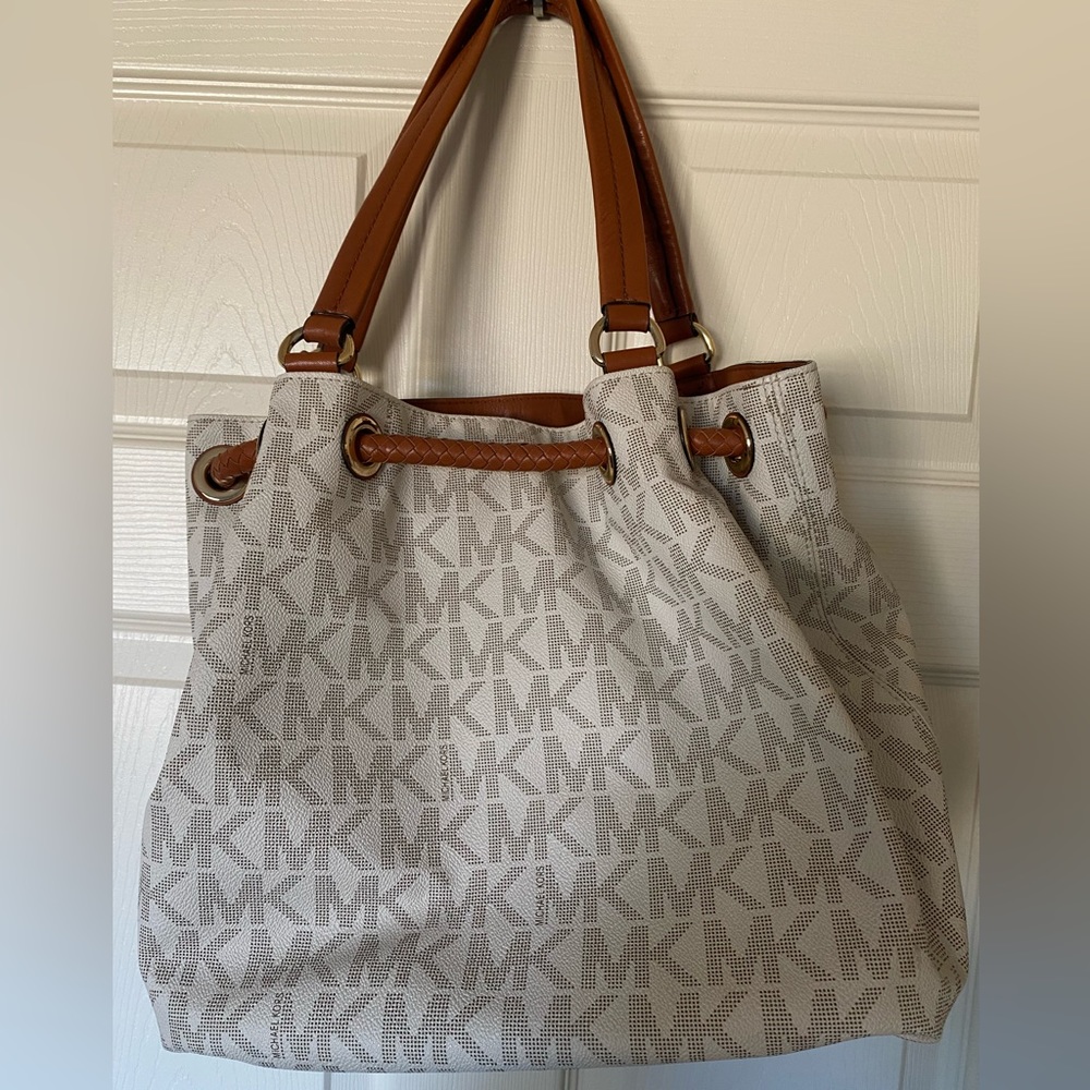 Michael Kors Logo Shoulder Bag - Picture 3 of 5